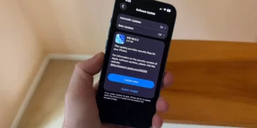 iPhone ekranında Apple iOS 26.5.2 güvenlik güncellemesi bildirimi