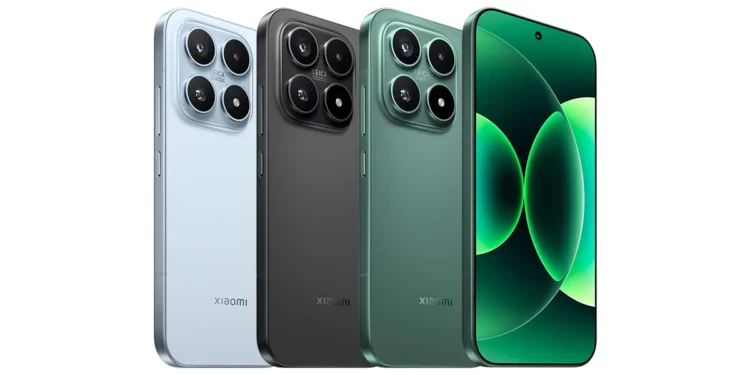 Xiaomi 17 Pro ve Xiaomi 17 Pro Max modellerinin arka ekranlı tasarımı