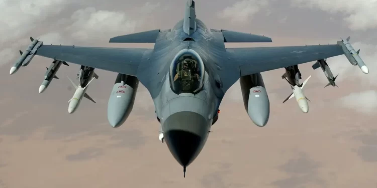 VENOM sistemiyle yapay zekâ kontrolünde uçurulan F-16 savaş uçağı
