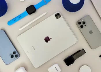 MacBook, iPad, Apple TV ve HomePod cihazlarını temsil eden Apple ürünleri illüstrasyonu