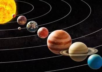 Güneş’in yakınında yüzey çatlaklarıyla tasvir edilen Merkür gezegeni