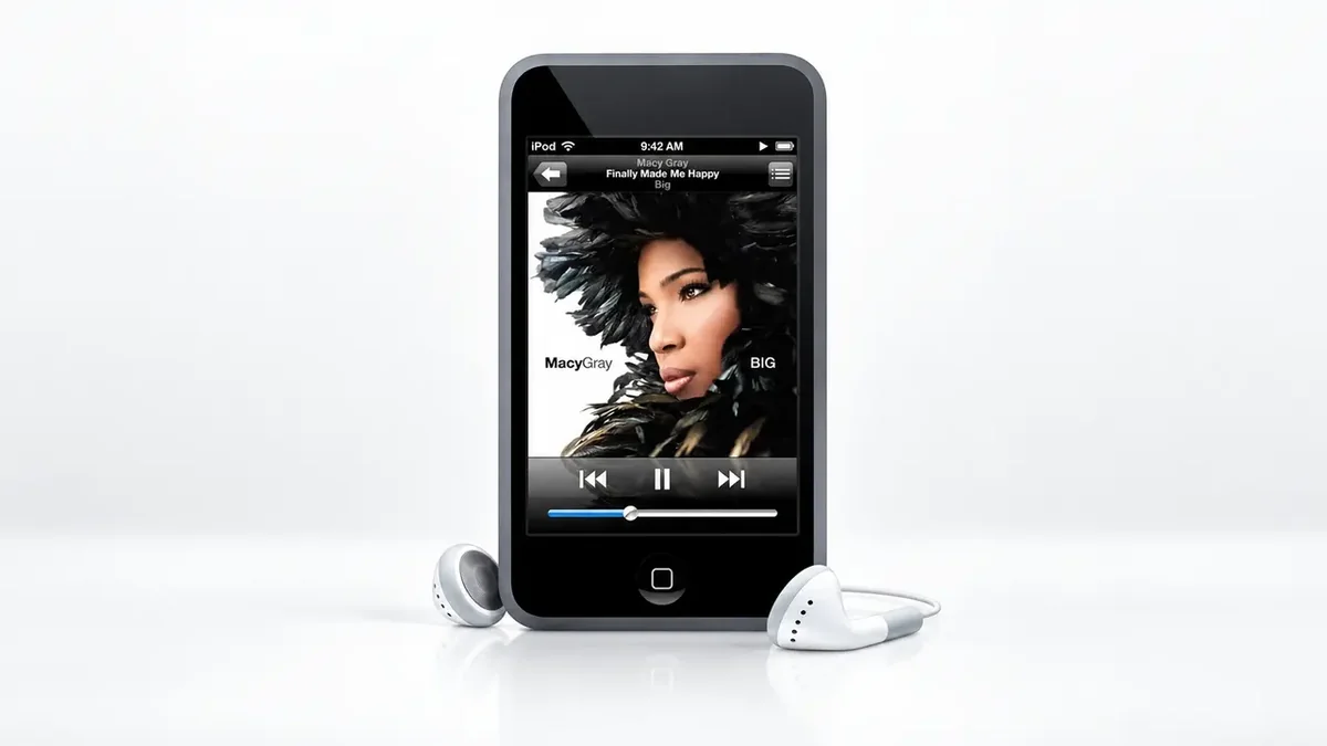 iPod Touch serisinin 2007’deki ilk modelden 2022’deki üretim sonuna uzanan yolculuğunu gösteren infografik