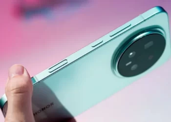 Honor Magic 9 için 500 mm telefoto lens aksesuarını gösteren temsili akıllı telefon kamera görseli