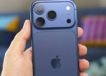 Apple iPhone Pro serisinin resmi ürün görseli