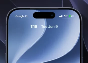 iPhone, yazılım güncellemesi ekranı ve hücresel bağlantıyı anlatan temsili görsel
