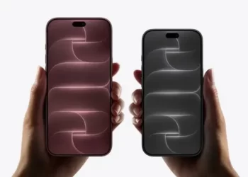 iPhone Pro modelleri için hazırlanmış koruyucu kılıf ve kamera bölümü