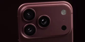 iPhone Pro serisinin arka kamera modülünü gösteren resmi ürün görseli