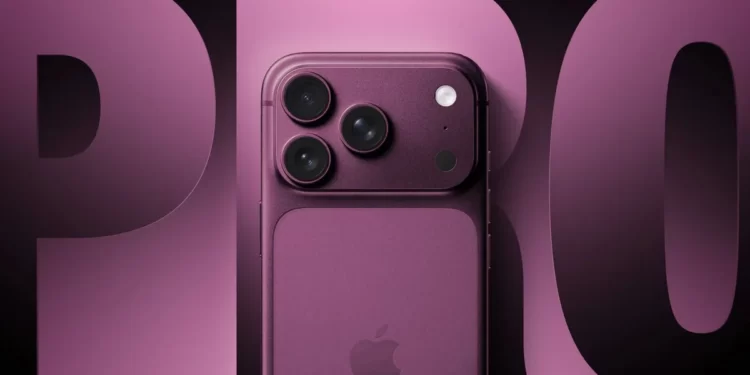 iPhone 18 Pro ve iPhone 17 Pro modellerinin arka kamera tasarımlarını gösteren resmi ürün görseli