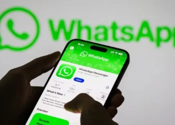 Arama bağlantısı üzerinden görüntülü görüşmeye katılımı anlatan temsili WhatsApp görseli