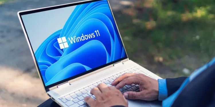 Windows 11 arayüzü ve bellek performansını temsil eden temsili bilgisayar görseli